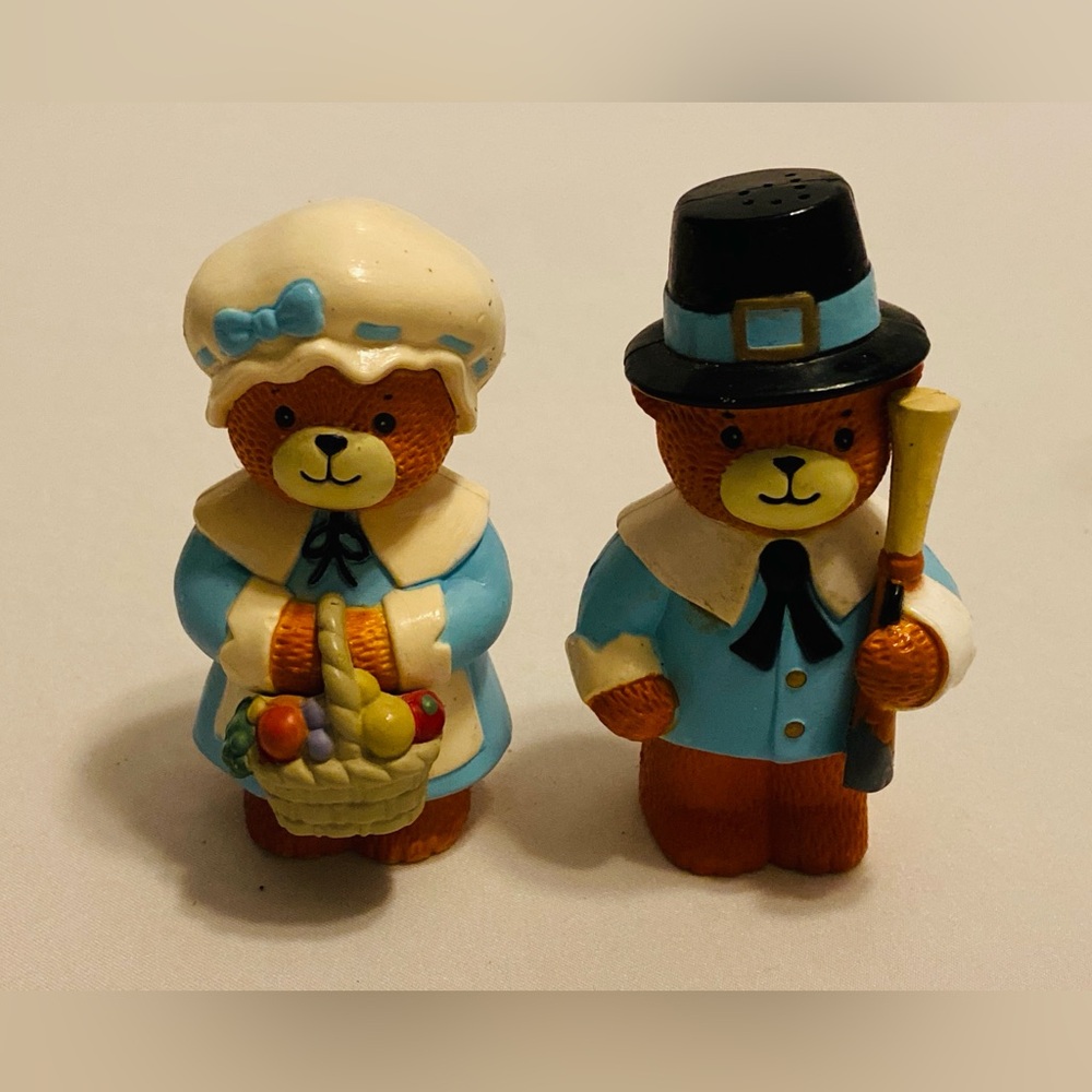 Vintage ENESCO Salt & Pepper Pilgrims.
